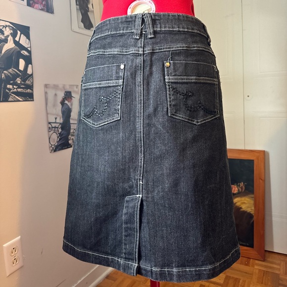 CLASSIC BLACK DENSIM SKIRT - Picture 6 of 16